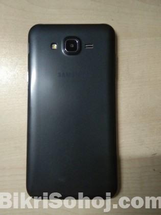 Samsung J7